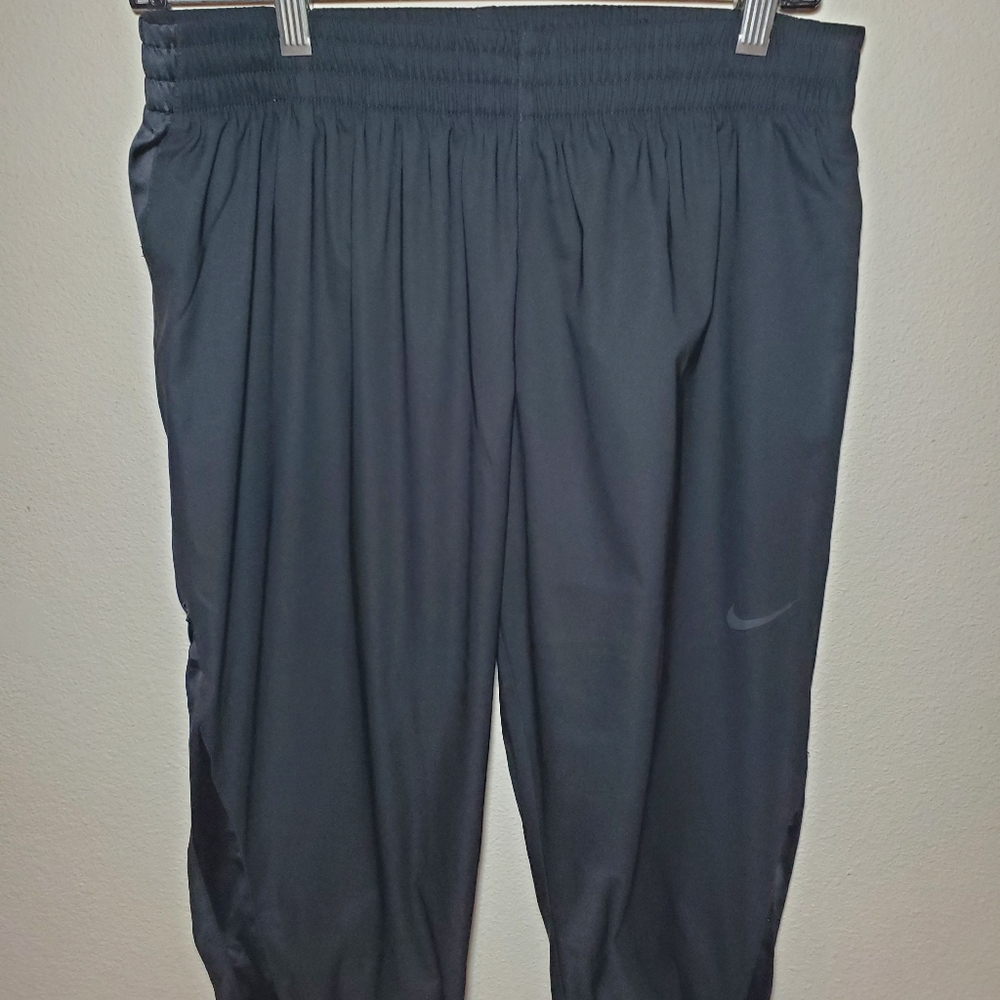 Womens Nike Training Capri Sz Medium EUC